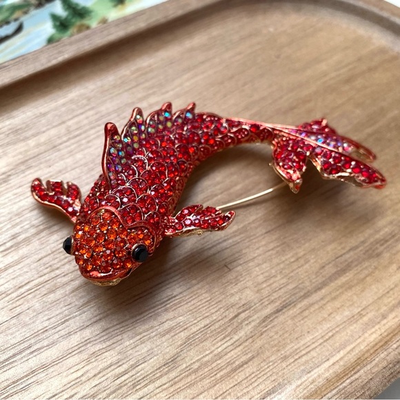 ✨Betsey Johnson Sakana Crystal Brooch - Picture 3 of 12